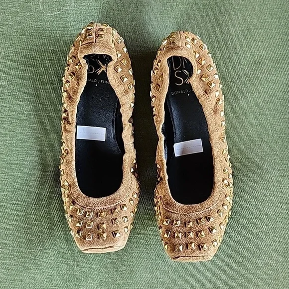 Donald J. Pliner Tan Flats with Gold Studs 6.5/7 - Picture 6 of 10